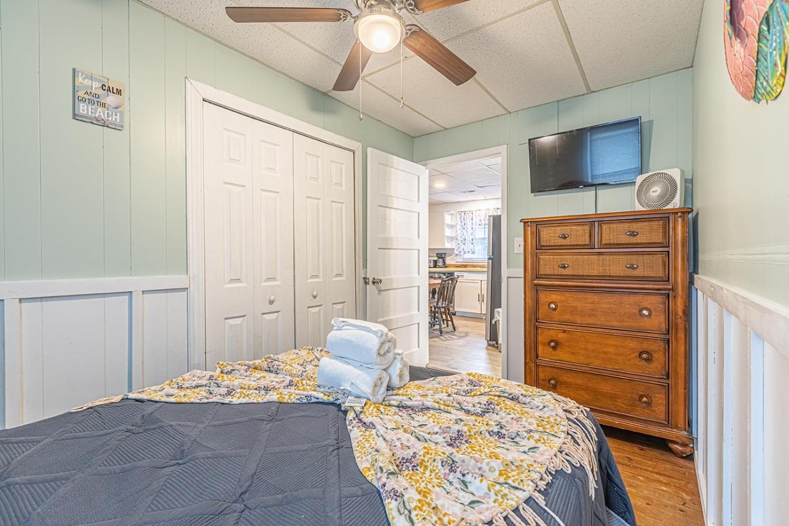 Gorgeous Centrally Located Ocean View 2 King, Huge Private Yard & Deck, Firepit, Bbq, & Game Tables Myrtle Beach Exterior foto