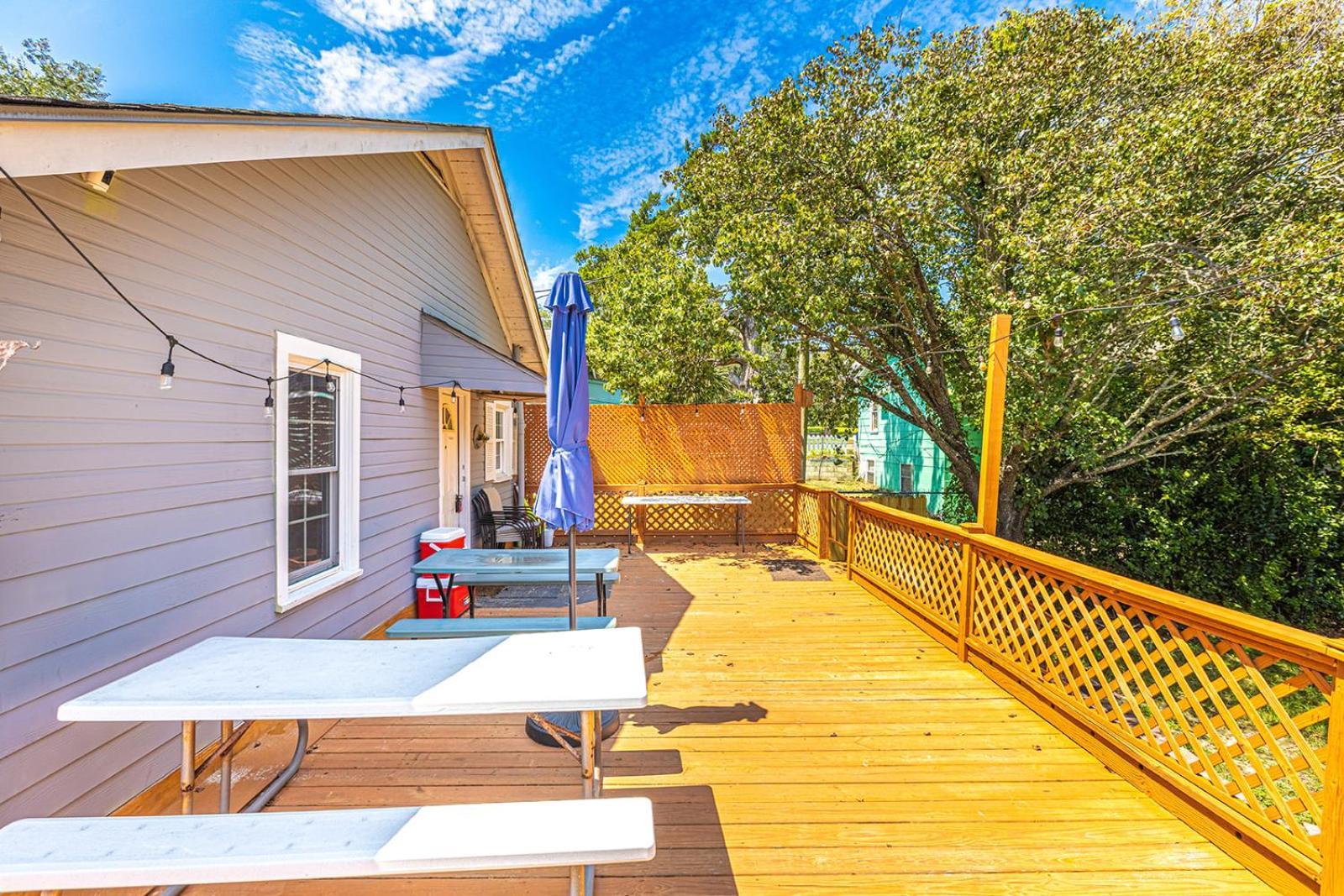Gorgeous Centrally Located Ocean View 2 King, Huge Private Yard & Deck, Firepit, Bbq, & Game Tables Myrtle Beach Exterior foto